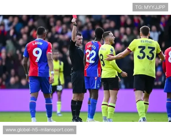 英超积分榜大乱！阿森纳被追，曼联重回前四！