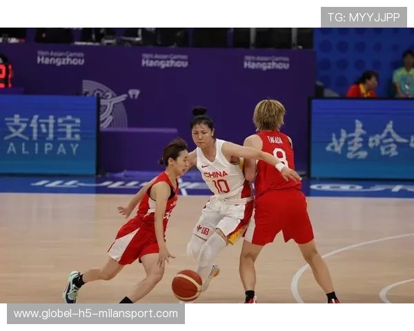 女篮队员绝杀后更衣室的泪光让人动容