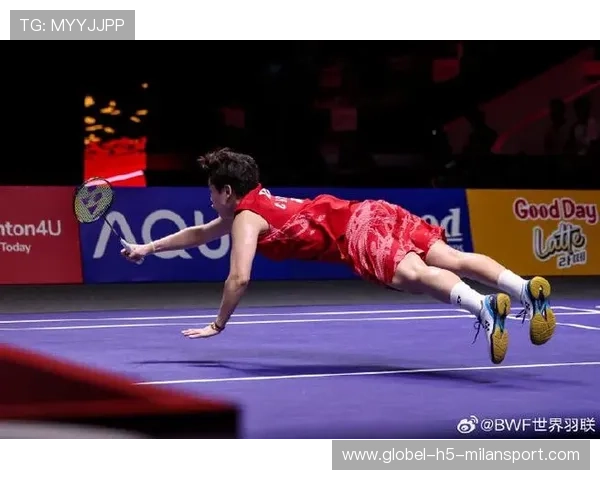 羽毛球运动员狂奔救球上热搜：竞技精神的极致展现